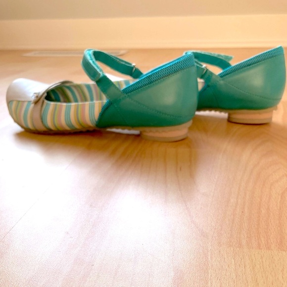 M by Morenatom: Fun twist on a pair of ladies Mary Janes. Size 6M. - Picture 6 of 10